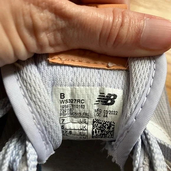 New Balance 327 Lavender Retro Sneakers - Picture 4 of 9